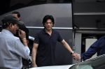 Shahrukh Khan snapped at Mehboob Studio on 30th March 2012 (1).JPG